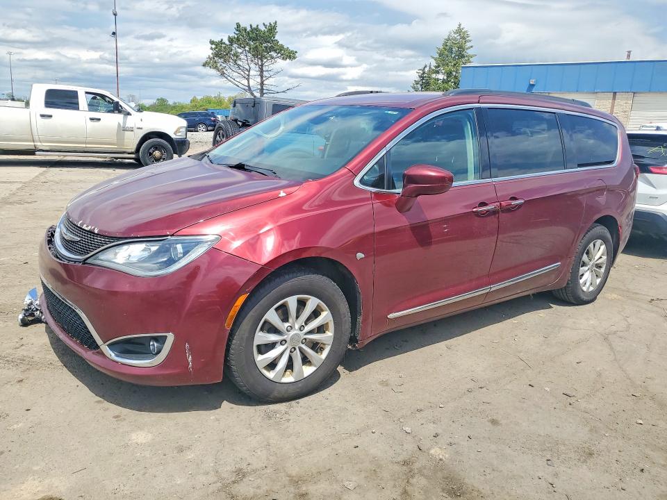 CHRYSLER PACIFICA 2017 with VIN 2C4RC1BG7HR583795 - Photo from auction