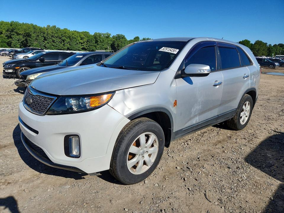 KIA SORENTO 2013 with VIN 5XYKT4A18DG393499 - Photo from auction