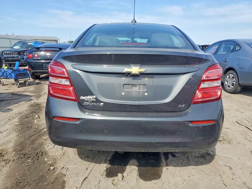 صورة رقم 6 من المزاد - 2018 CHEVROLET SONIC مع VIN 1G1JD5SH1J4101740
