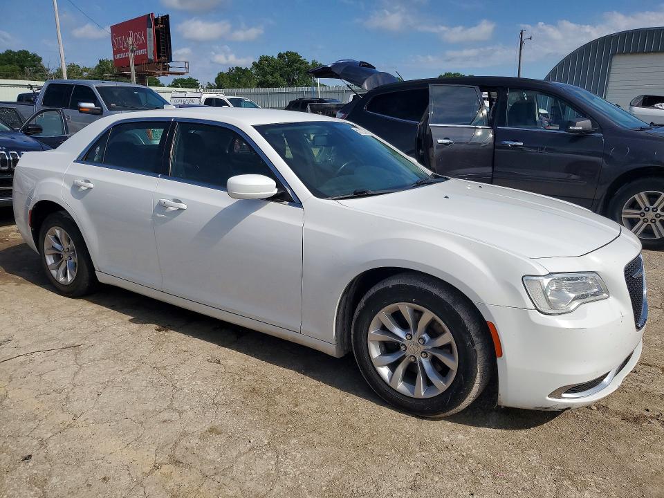 Photo 4 from auction – 2019 CHRYSLER 300 with VIN 2C3CCAAG7KH568738