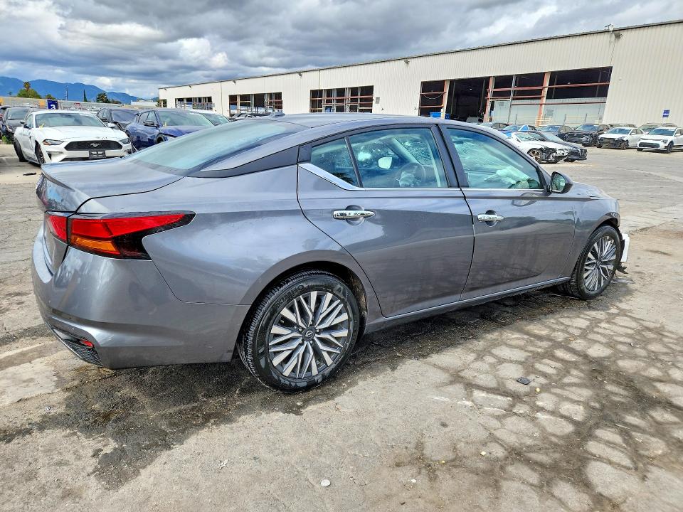 Photo 3 from auction – 2025 NISSAN ALTIMA with VIN 1N4BL4DV5SN349616
