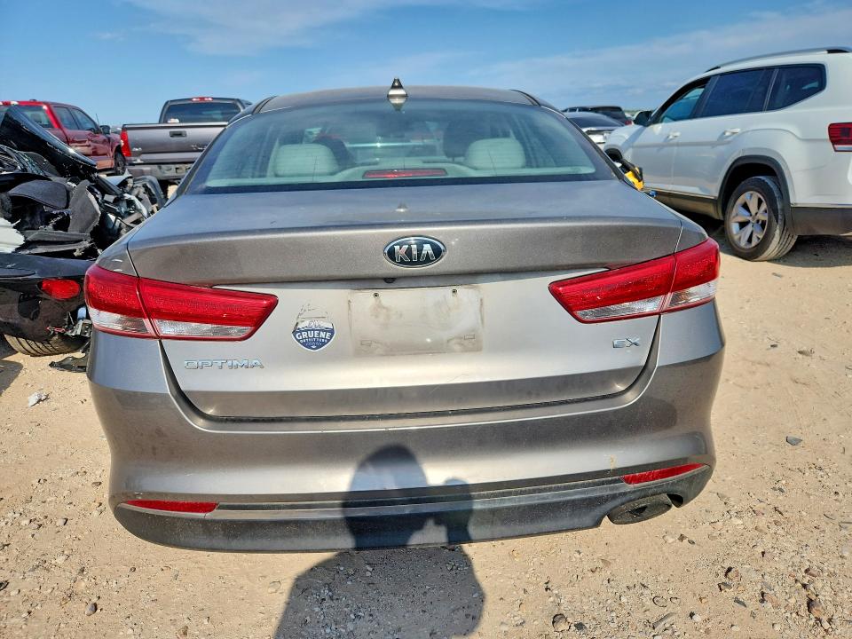 Photo 6 from auction – 2016 KIA OPTIMA with VIN 5XXGU4L37GG063301