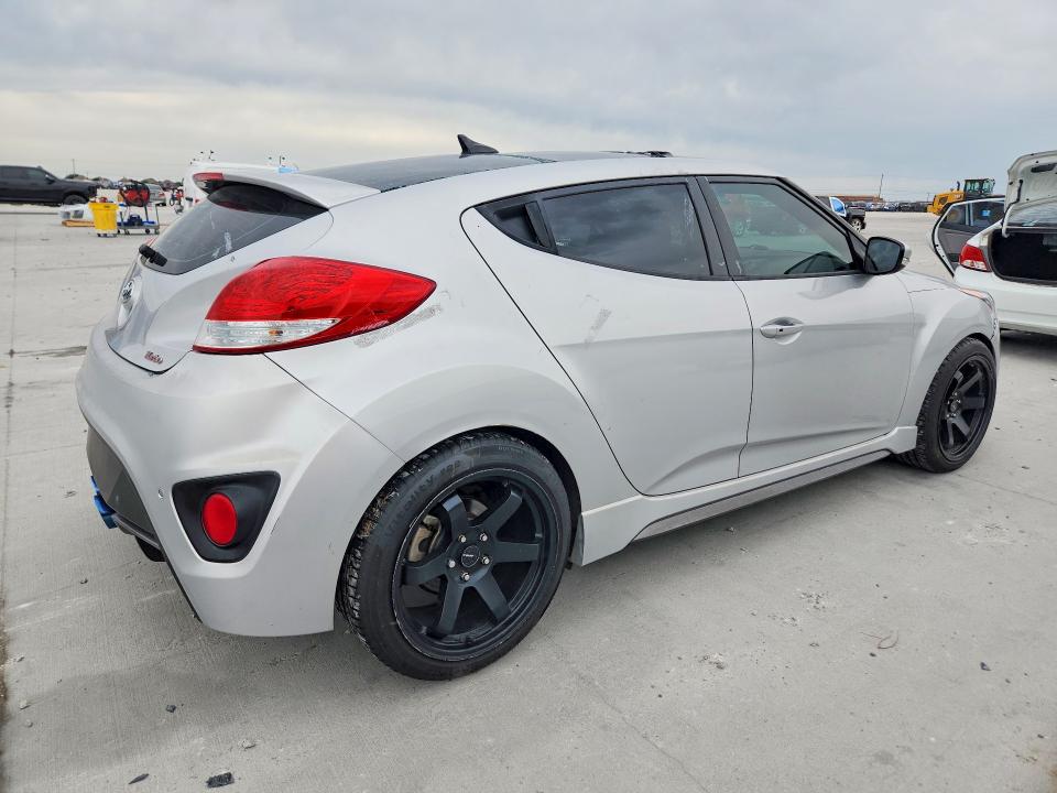 Photo 3 from auction – 2017 HYUNDAI VELOSTER with VIN KMHTC6AE9HU314182