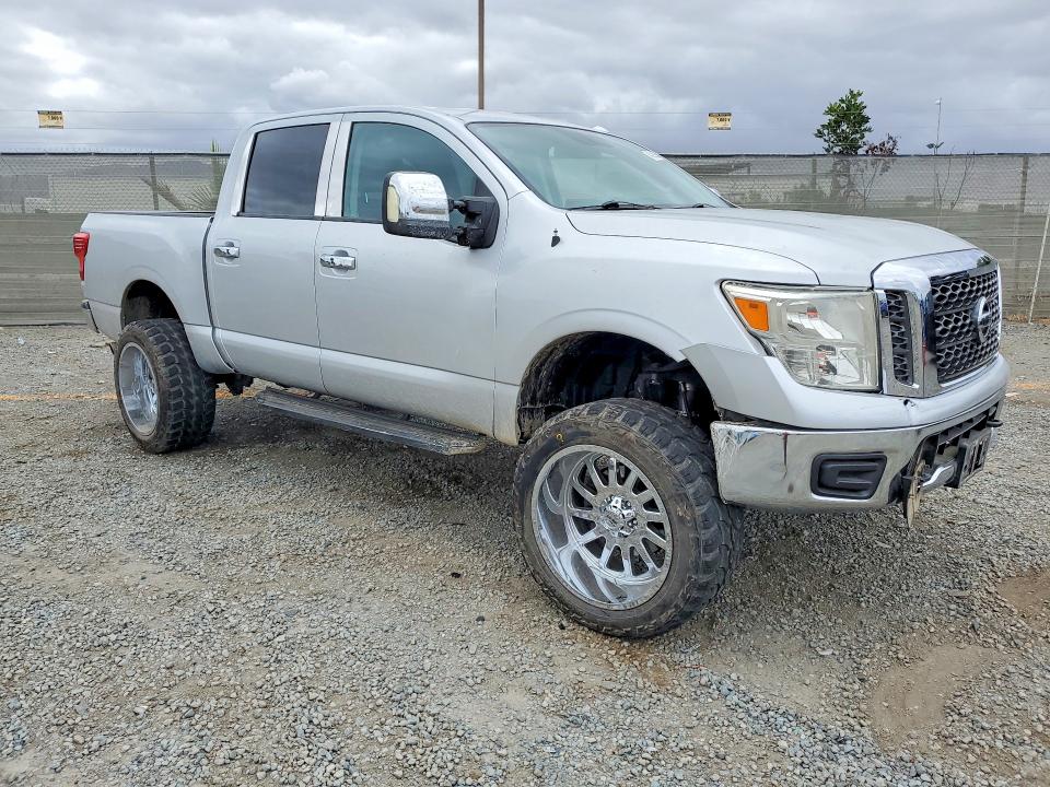 Снимка 4 от търг – 2018 NISSAN TITAN с VIN 1N6AA1EJ5JN502982