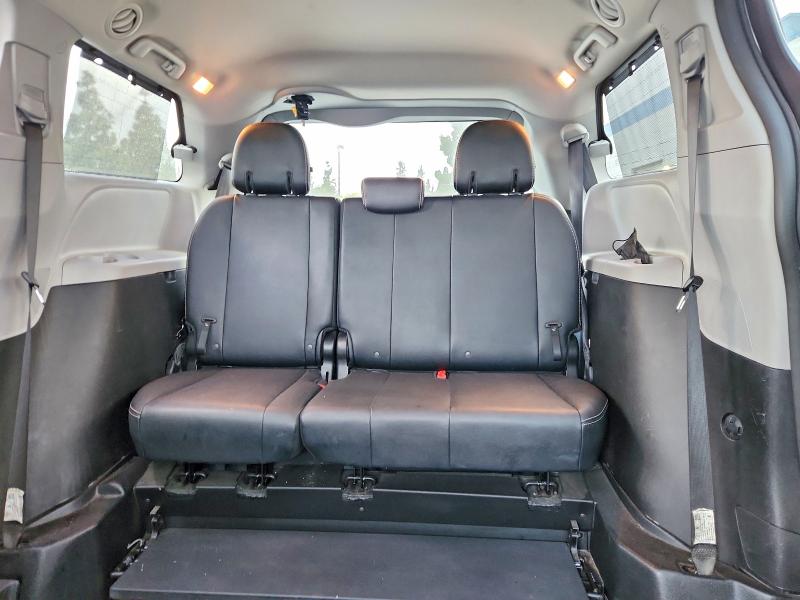 Photo 10 from auction – 2018 TOYOTA SIENNA with VIN 5TDXZ3DC7JS964779