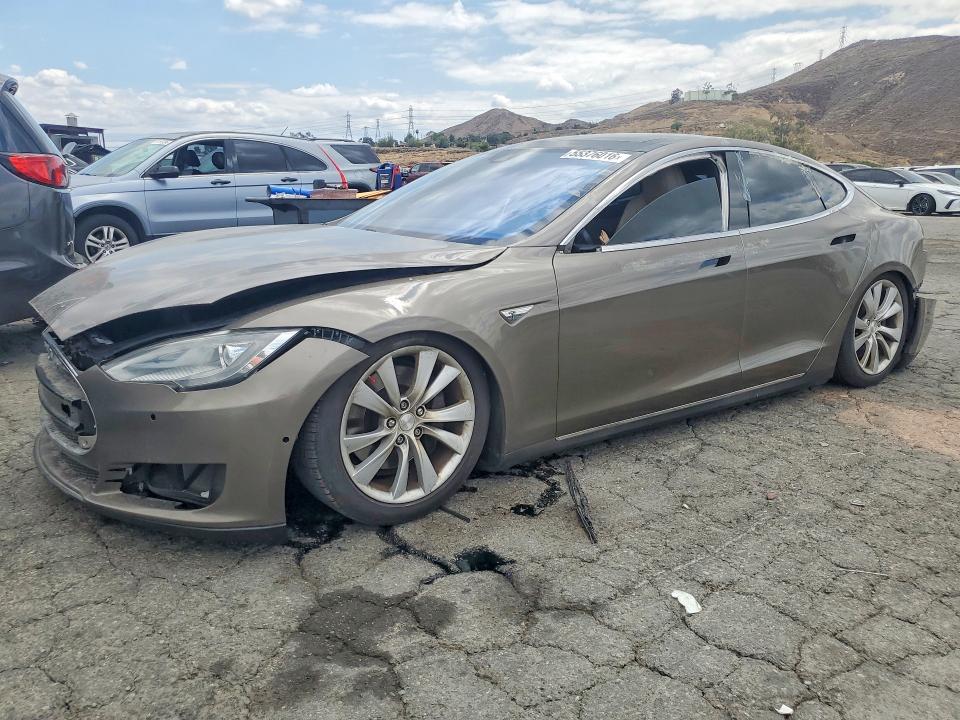 TESLA MODEL S 2016 with VIN 5YJSA1E20GF123881 - Photo from auction