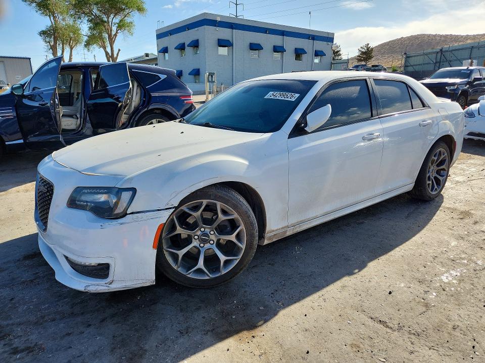 CHRYSLER 300 2018 z numerem VIN 2C3CCABGXJH127327 - Zdjęcie z aukcji