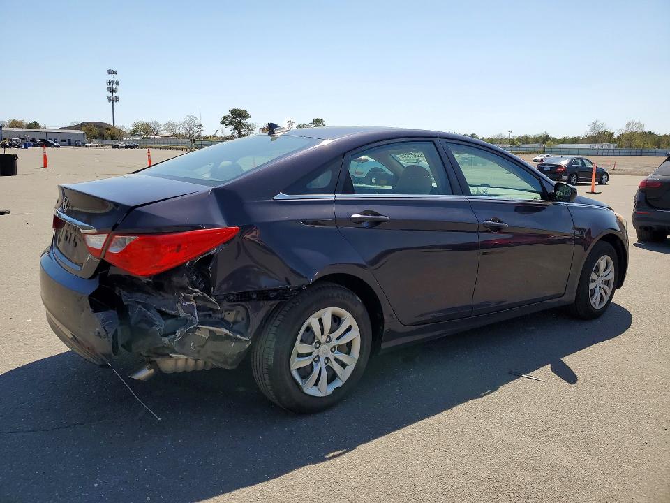 Photo 3 from auction – 2011 HYUNDAI ELANTRA with VIN 5NPEB4AC0BH015569