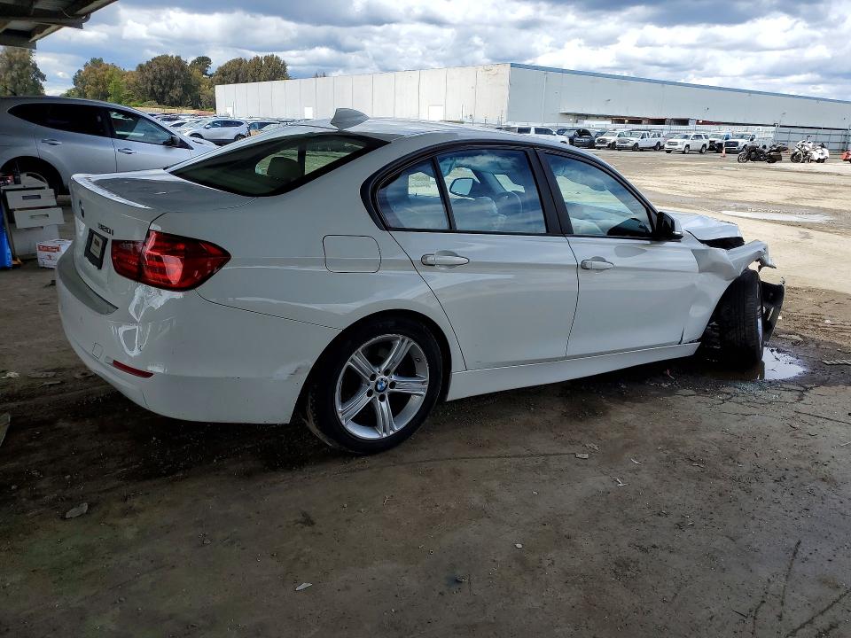 Photo 3 from auction – 2015 BMW 320 with VIN WBA3B1C51FK138824