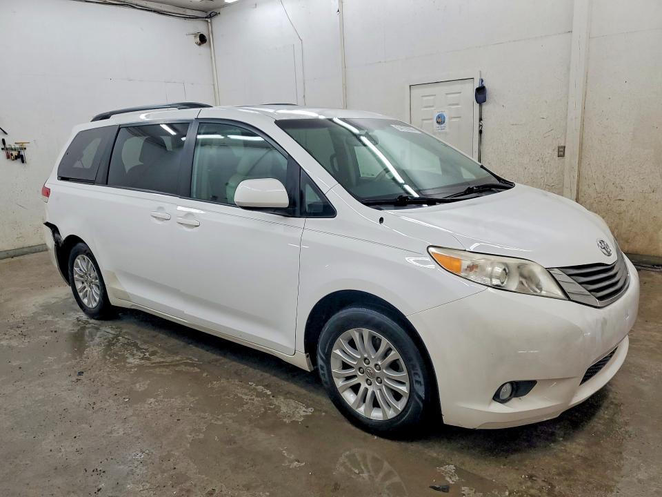 Photo 4 from auction – 2013 TOYOTA SIENNA with VIN 5TDYK3DC9DS404615
