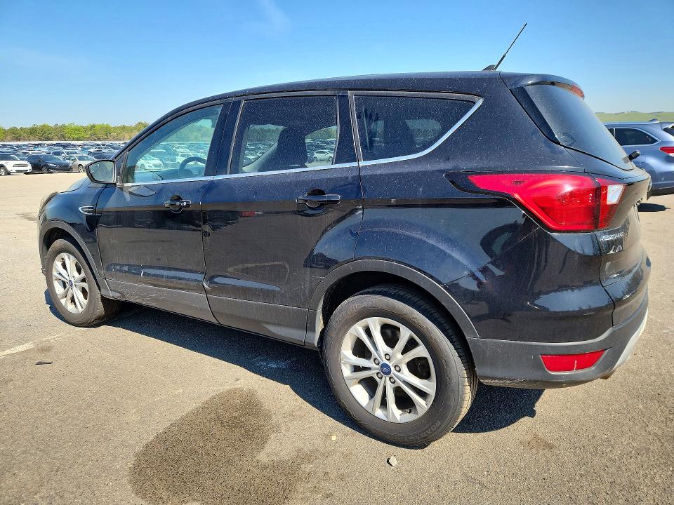 Photo 2 from auction – 2019 FORD ESCAPE with VIN 1FMCU9GD0KUB90730