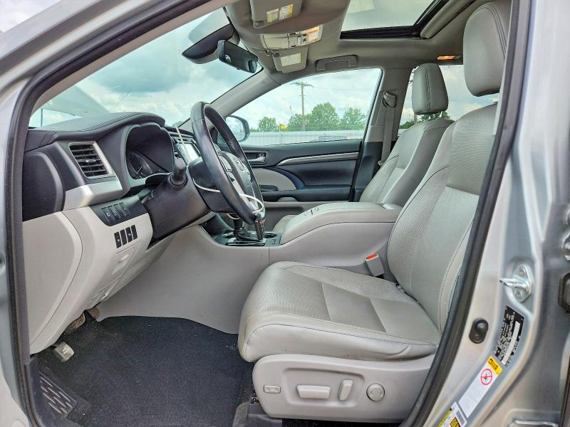 Photo 7 from auction – 2017 TOYOTA HIGHLANDER with VIN 5TDDZRFH6HS422128