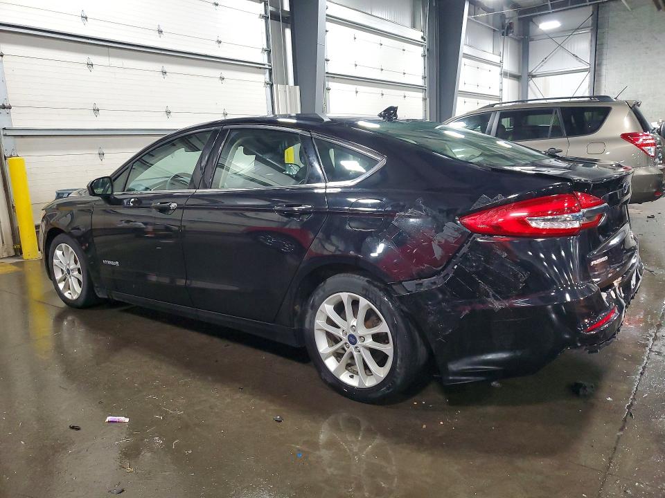Photo 2 from auction – 2019 FORD FUSION with VIN 3FA6P0LU3KR182757