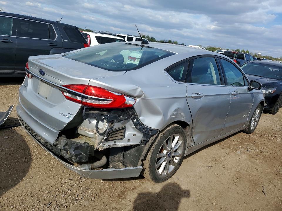 Photo 3 from auction – 2017 FORD FUSION with VIN 3FA6P0LU5HR270931