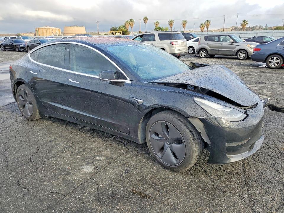 Снимка 4 от търг – 2018 TESLA MODEL 3 с VIN 5YJ3E1EA9JF156353