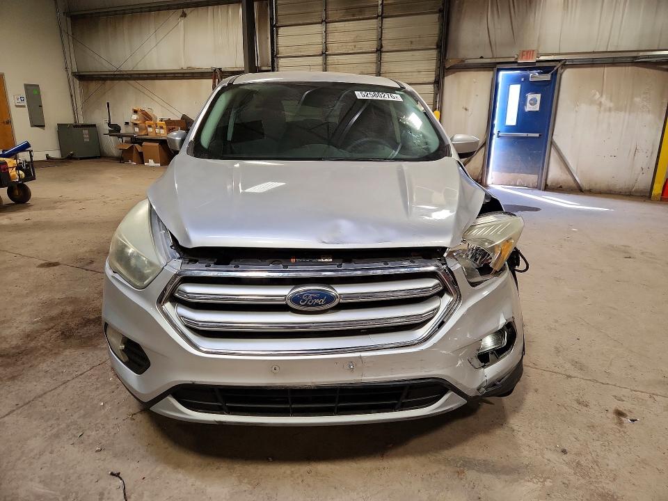 Photo 5 from auction – 2017 FORD ESCAPE with VIN 1FMCU0GD6HUC48814