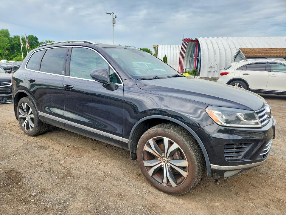 Photo 4 from auction – 2017 VOLKSWAGEN TOUAREG with VIN WVGRF7BP9HD000586