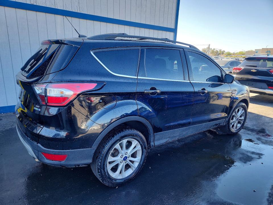 Photo 3 from auction – 2017 FORD ESCAPE with VIN 1FMCU9GD0HUB34716