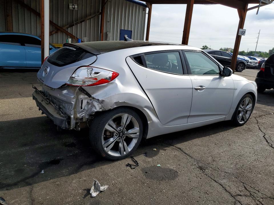 Photo 3 from auction – 2017 HYUNDAI VELOSTER with VIN KMHTC6AD3HU321362