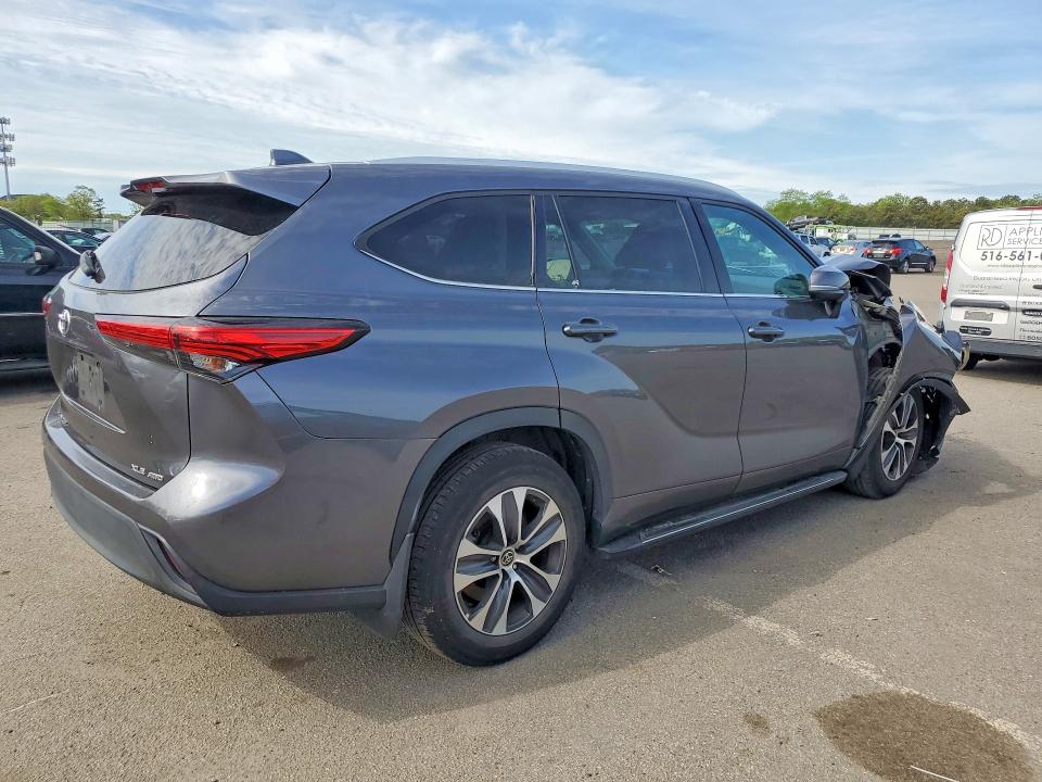 Photo 3 from auction – 2022 TOYOTA HIGHLANDER with VIN 5TDGZRBH7NS571596