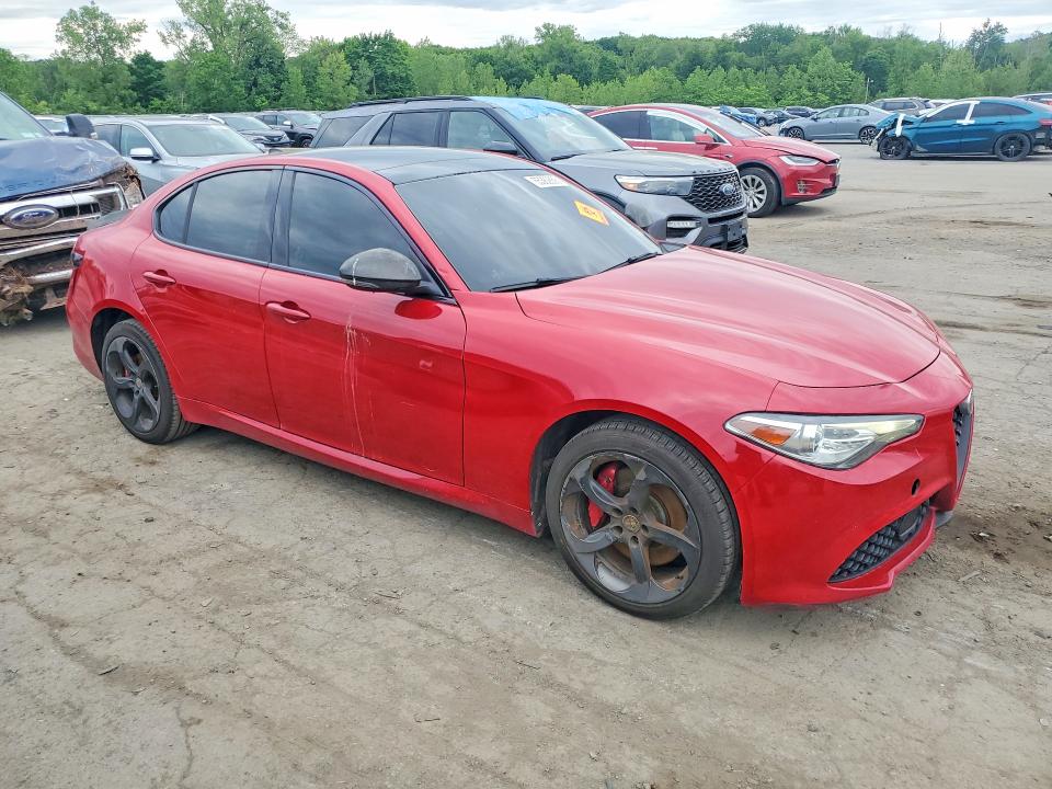 Photo 4 from auction – 2017 ALFA ROMEO GIULIA with VIN ZARFAEDNXH7553886