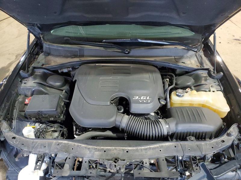 Photo 11 from auction – 2018 CHRYSLER 300 with VIN 2C3CCAKG0JH165231