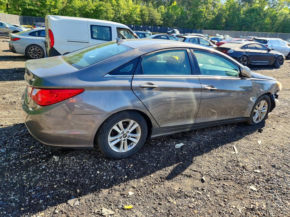 Photo 3 from auction – 2013 HYUNDAI SONATA with VIN 5NPEB4AC6DH798450