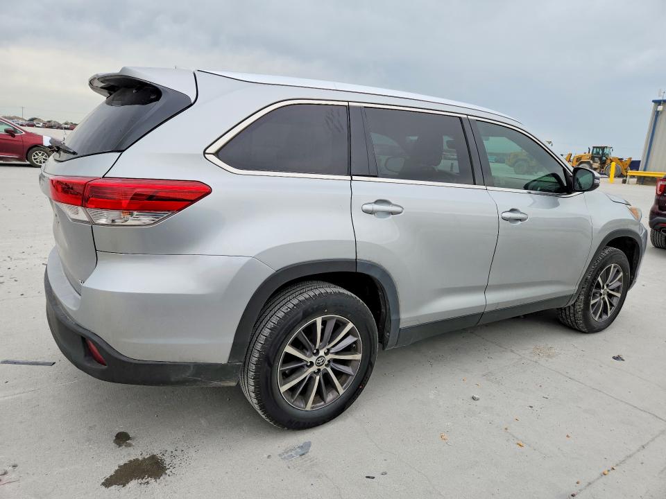 Photo 3 from auction – 2019 TOYOTA HIGHLANDER with VIN 5TDKZRFH5KS558927