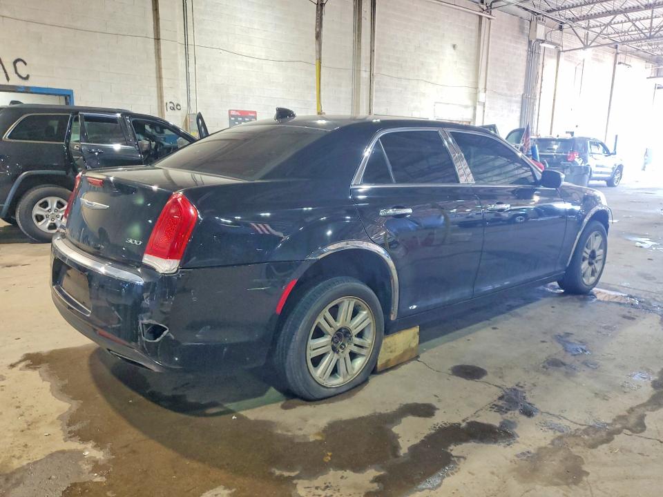 Фото 3 с аукциона – 2018 CHRYSLER 300 с VIN 2C3CCAKG0JH165231