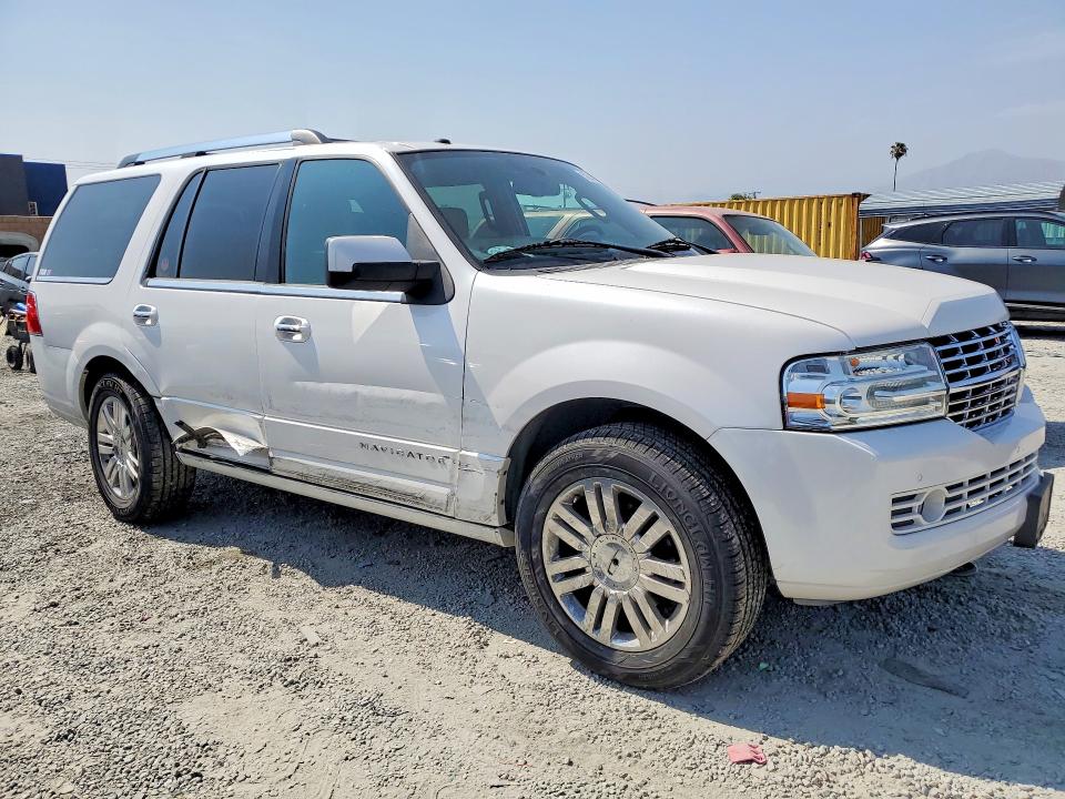 Photo 4 from auction – 2011 LINCOLN NAVIGATOR with VIN 5LMJJ2H59BEJ06930