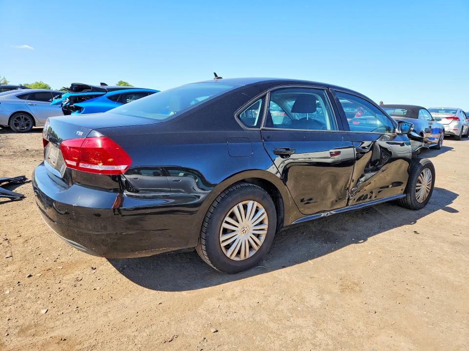 Photo 3 from auction – 2015 VOLKSWAGEN PASSAT with VIN 1VWAT7A32FC003001