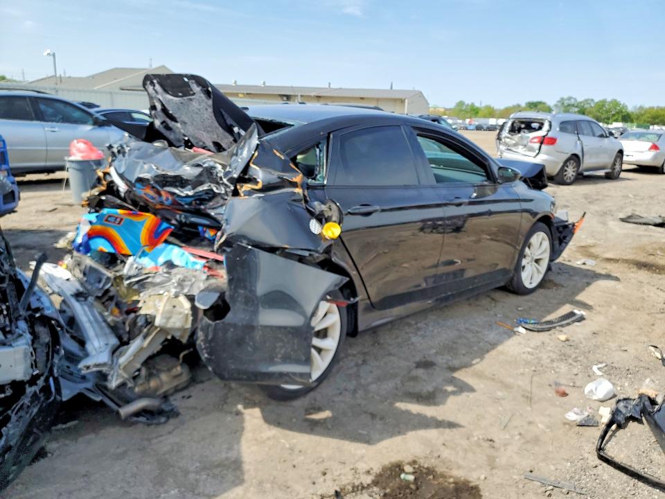 Photo 3 from auction – 2015 CHRYSLER 200 with VIN 1C3CCCBB7FN614239