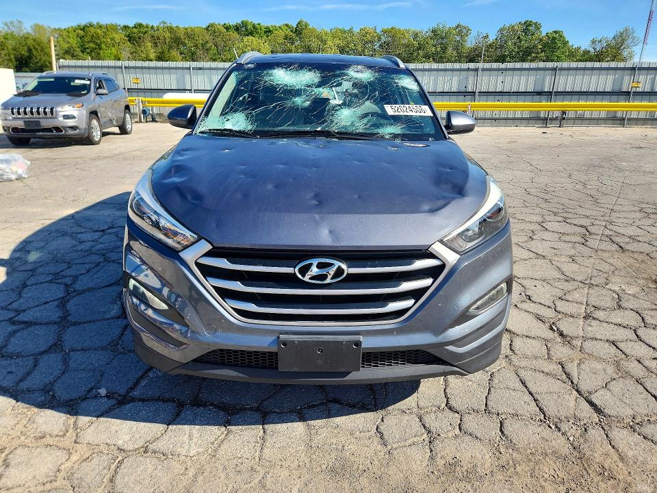 Photo 5 from auction – 2017 HYUNDAI TUCSON with VIN KM8J33A44HU275904