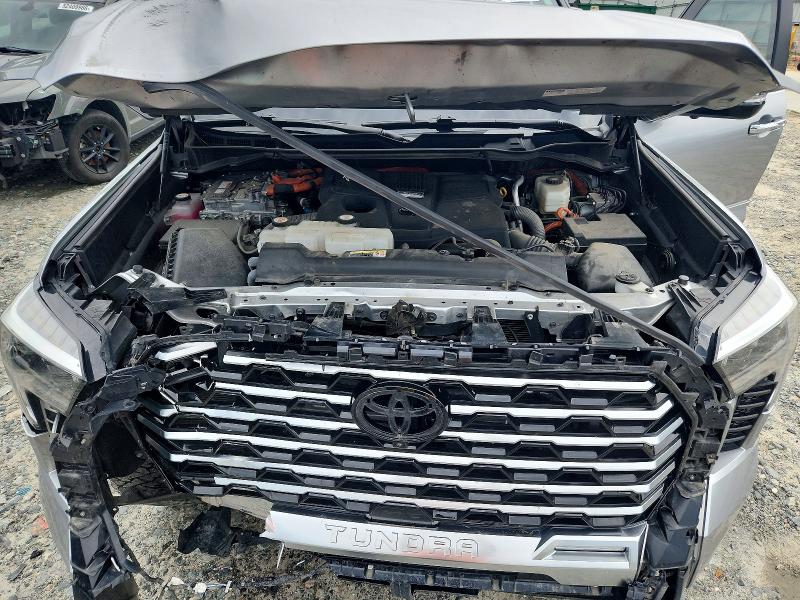 Photo 11 from auction – 2024 TOYOTA TUNDRA with VIN 5TFVC5DBXRX077095