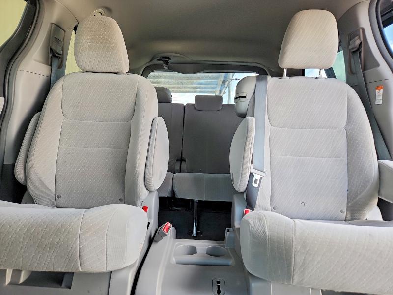 Photo 10 from auction – 2017 TOYOTA SIENNA with VIN 5TDKZ3DCXHS843362