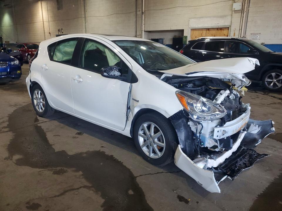 Photo 4 from auction – 2016 TOYOTA PRIUS C with VIN JTDKDTB38G1127962