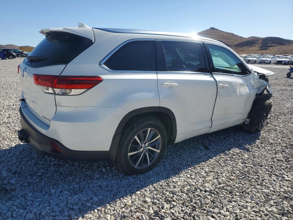 Foto 3 de la subasta – 2017 TOYOTA HIGHLANDER con VIN 5TDJZRFH0HS514922