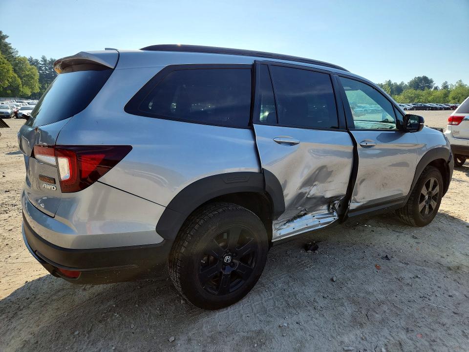 Photo 3 from auction – 2022 HONDA PILOT with VIN 5FNYF6H88NB069820