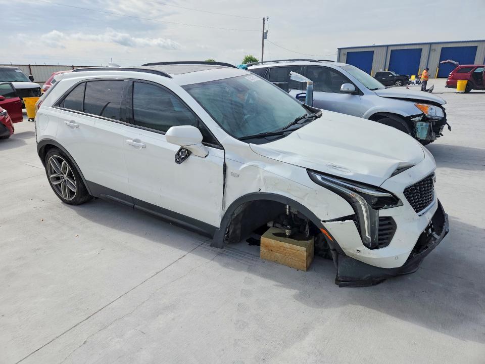 Photo 4 from auction – 2020 CADILLAC XT4 with VIN 1GYFZER47LF036184