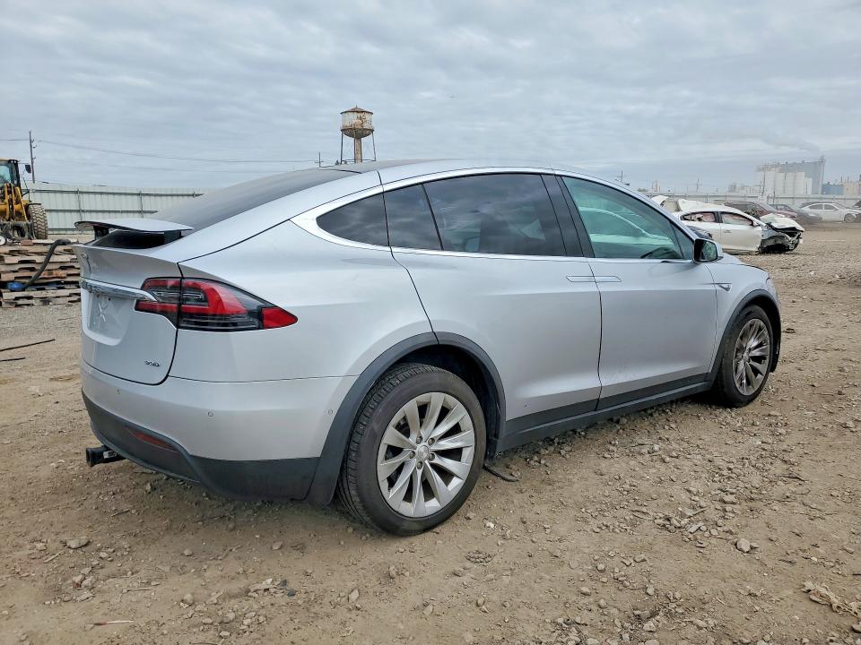 Photo 3 from auction – 2016 TESLA MODEL X with VIN 5YJXCBE26GF015903