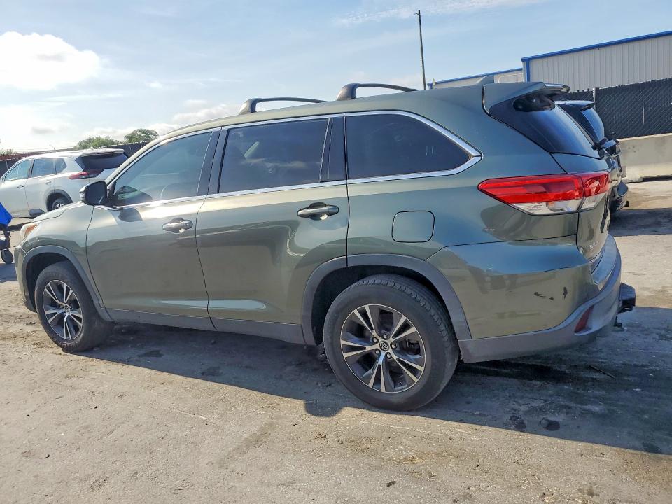 Photo 2 from auction – 2019 TOYOTA HIGHLANDER with VIN 5TDZZRFH1KS333290