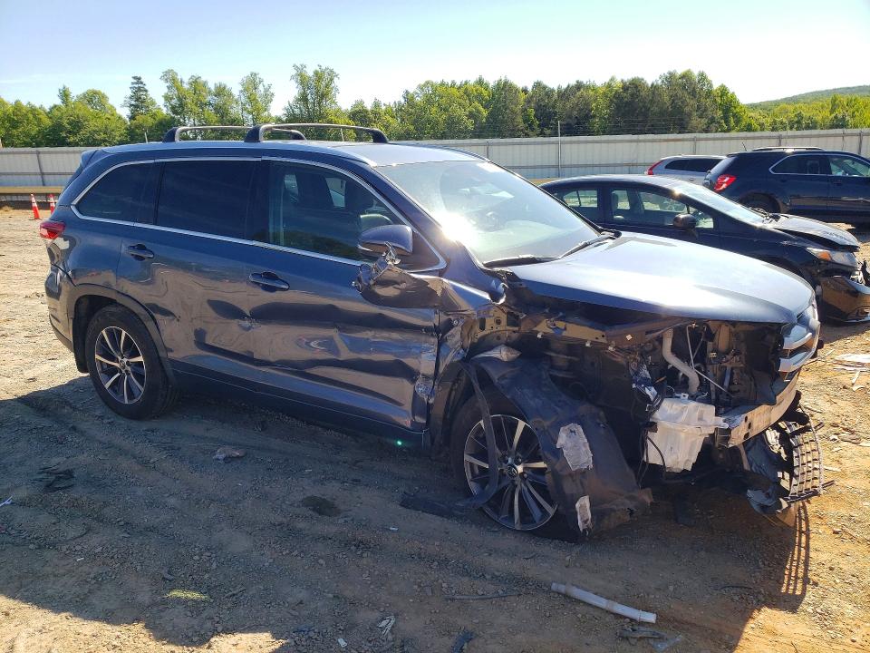 Photo 4 from auction – 2017 TOYOTA HIGHLANDER with VIN 5TDJZRFH0HS397617