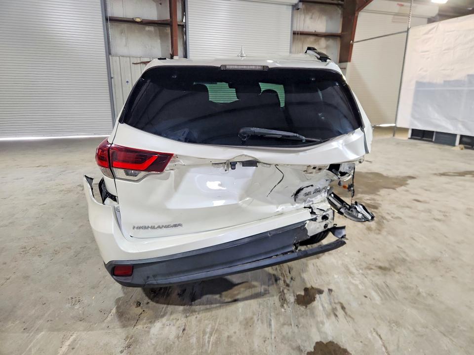 Photo 6 from auction – 2019 TOYOTA HIGHLANDER with VIN 5TDJZRFH0KS603476
