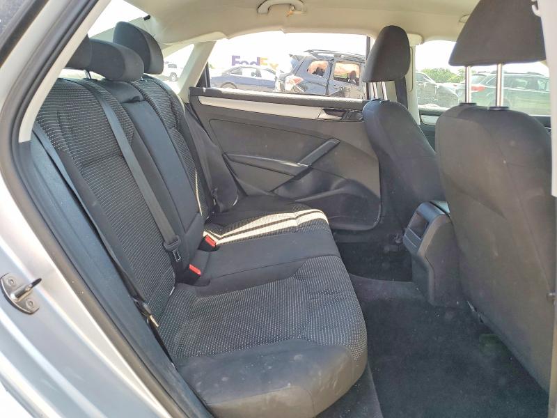 Photo 10 from auction – 2016 VOLKSWAGEN PASSAT with VIN 1VWAT7A30GC052618