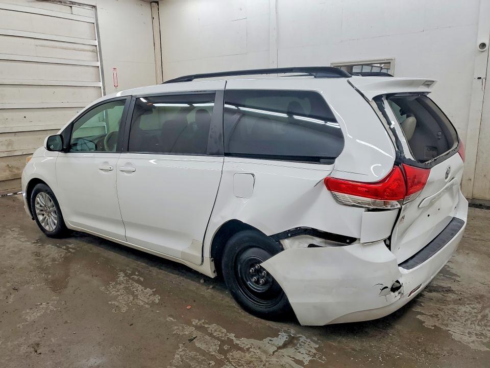 Photo 2 from auction – 2013 TOYOTA SIENNA with VIN 5TDYK3DC9DS404615