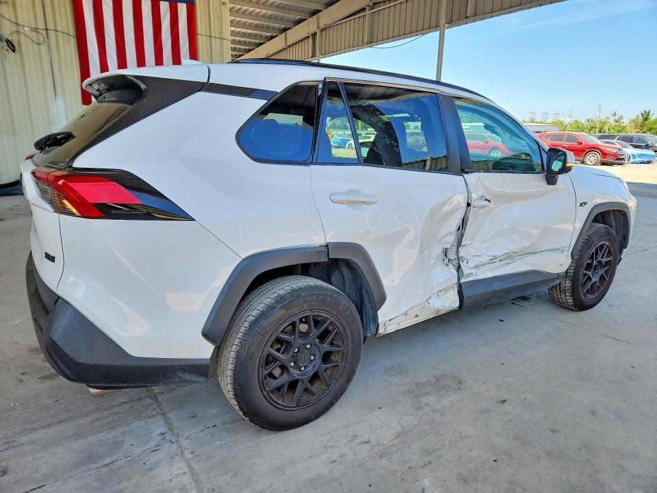 Photo 3 from auction – 2022 TOYOTA RAV4 with VIN 2T3W1RFVXNC182101