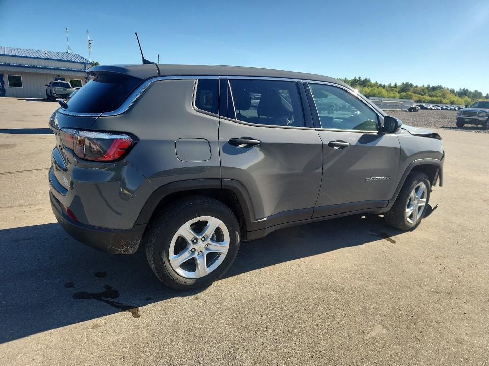 Photo 3 from auction – 2024 JEEP COMPASS with VIN 3C4NJDAN7RT576995