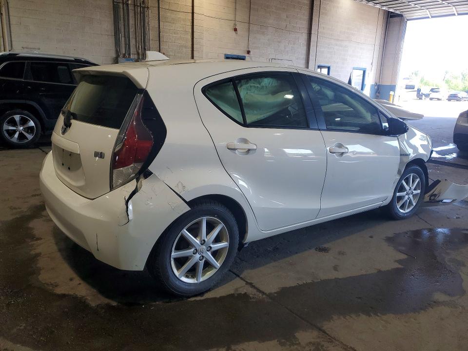 Photo 3 from auction – 2016 TOYOTA PRIUS C with VIN JTDKDTB38G1127962