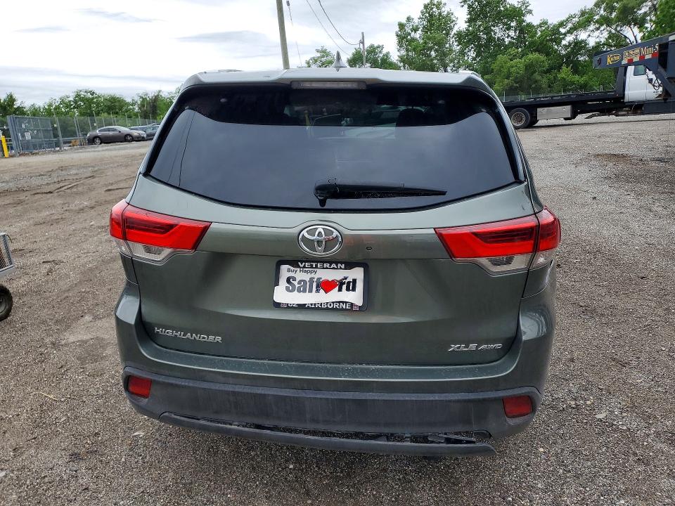 Foto 6 de la subasta – 2018 TOYOTA HIGHLANDER con VIN 5TDJZRFH3JS823323