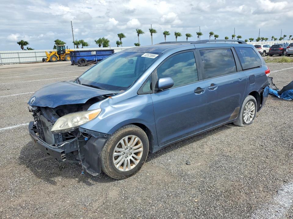 2014 TOYOTA SIENNA - Търг №52523866